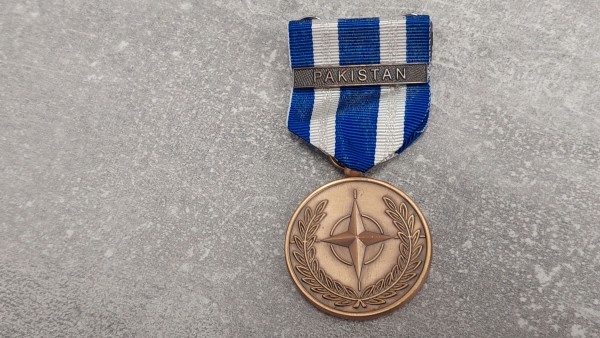 Nato- Einsatzmedaille Pakistan am Band