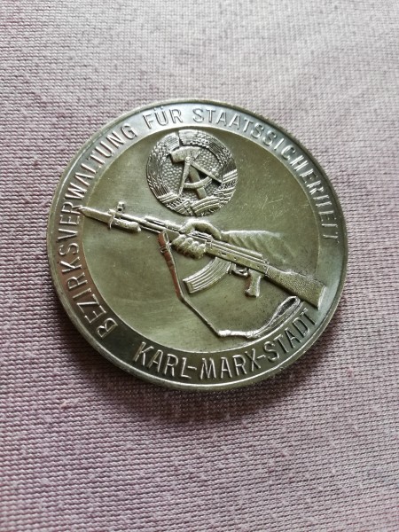 DDR Ehrengeschenk Medaille Bezirksverwaltung für Staatssicherheit Karl-Marx-Stadt 20. Jahrest