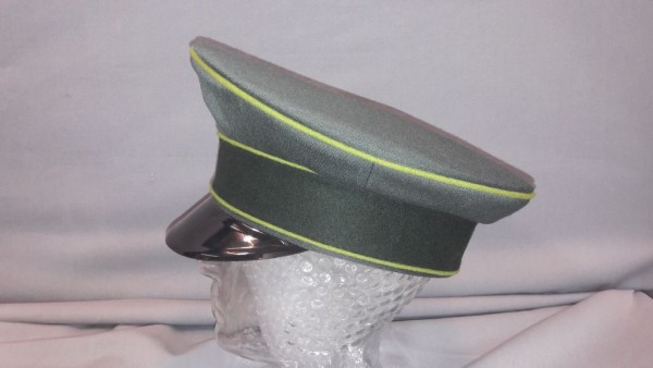 Schirmmütze, Mannschaften und Offiziere, feldgrau, Trikot, ohne Hersteller, ohne Abzeichen, Lackschirm #Größe 57# #Waffenfarbe hellgrün - Wiesengrün# 