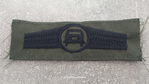 Bundeswehr Tätigkeitsabzeichen Kraftfahrpersonal schwarz auf oliv