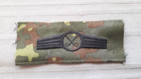 Tätigkeitsabzeichen Personal im allgemeinen Heeresdienst, schwarz auf flecktarn