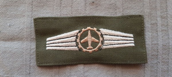 Tätigkeitsabzeichen, Flugzeugmechaniker bronze auf oliv