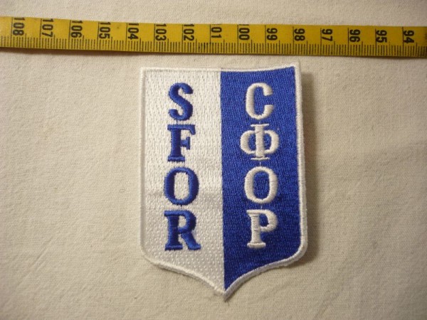 Verbandsabzeichen SFOR, weiß/blau, 7cm