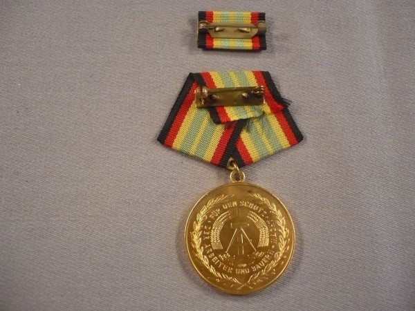 Medaille für treue Dienste in der Nationalen Volksarme, in Gold