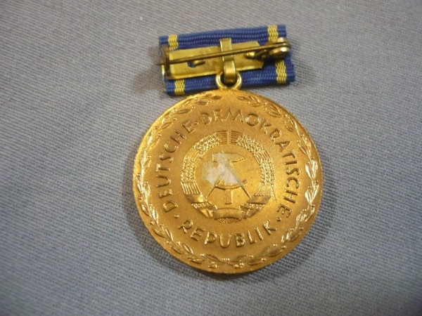 Pestalozzi Medaille für treue Dienste in Gold