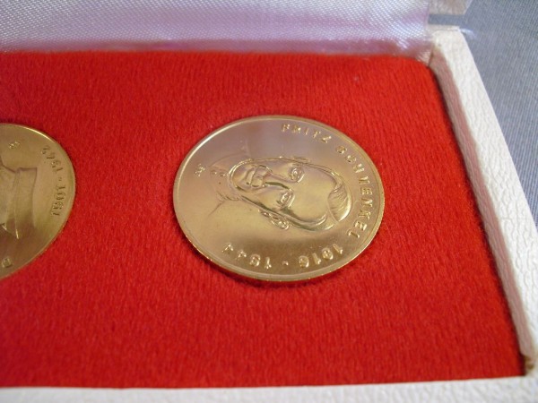 Medaillensatz des MFS, Harnack, Schmenkel, Stöbe im weißen Etui, vergoldet