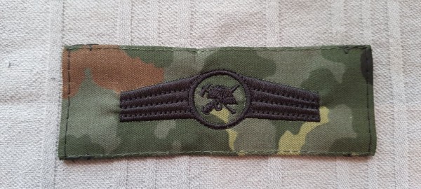 Tätigkeitsabzeichen Brandschutzpersonal in schwarz maschinengestickt auf flecktarn
