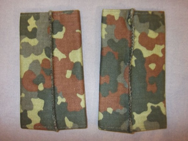 Rangschlaufen Gefreiter weiß auf Flecktarn