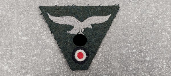 Mützenadler Luftwaffe M43 für Mannschaften auf feldgrau maschinengestickt