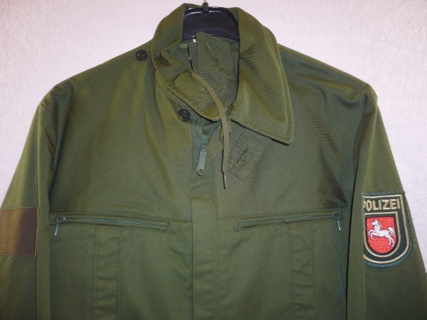 Niedersachsen: Jacke, Einsatzjacke mit Hose, Polizei Niedersachsen  Jacke mit Kapuze *+Größe 50+*, Hose *+Größe 50+*  Grün, Neu