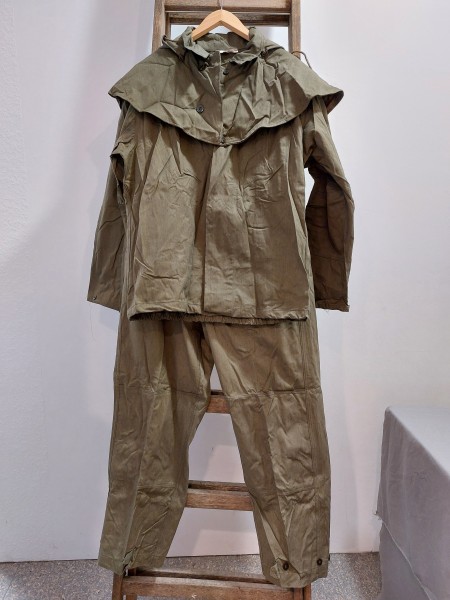 DDR Jacke und Hose Feuerwehr oliv Grösse g56 mit Kragen NEU Original