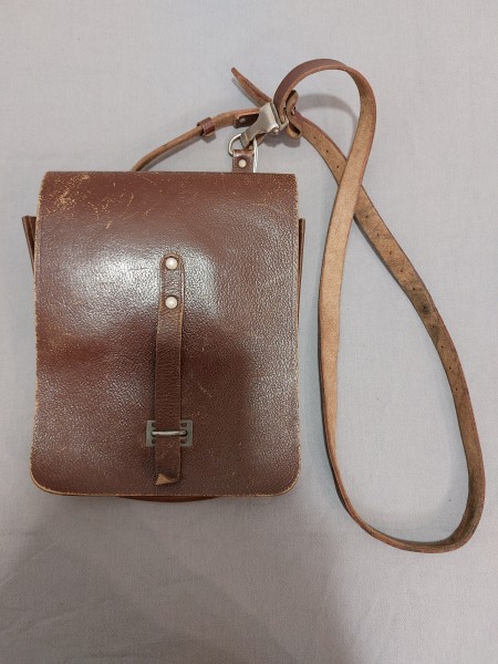DDR Kartentasche NVA braun Leder mit Trageriemen - Original