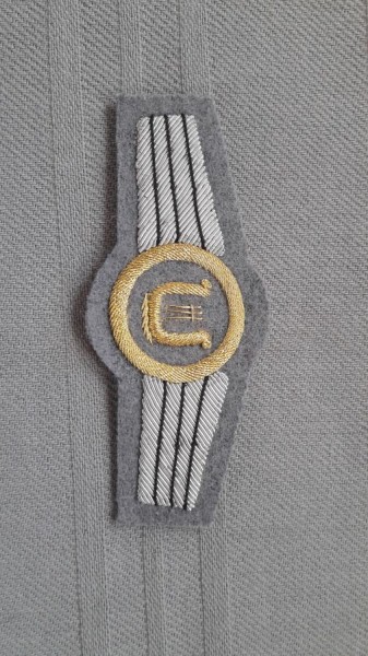 Tätigkeitsabzeichen Militärmusikpersonal, gold auf grau handgestickt