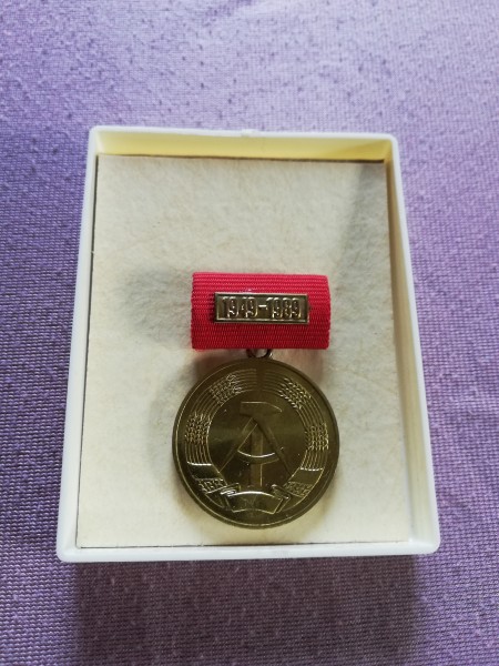 DDR Ehrenmedaille zum 40,Jahrestag der DDR Bartel 316