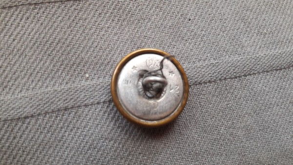 Allgemein: Knopf 21mm gekörnt altgold lange Öse