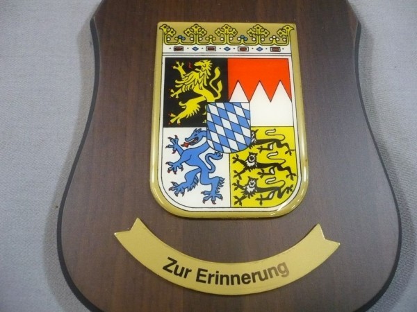 Wandplatte mit Wappen der Fregatte Bayern und Schriftzug Zur Erinnerung