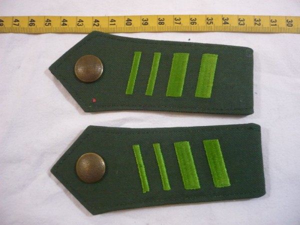 Baden-Wuerttemberg: Schulterklappen Frepo Baden-Württemberg grün, 2 Balken grün 10mm und 2 Balken grün 5mm für 30 Jahre, Druckknopf altgold gekörnt