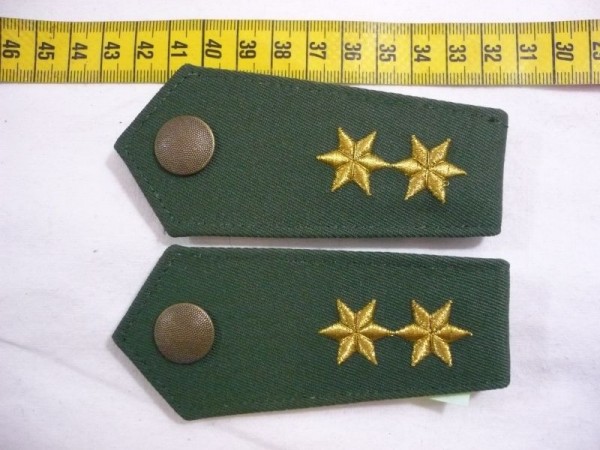 Allgemein: Schulterklappen Polizei grün, 2 Sterne gold für Damen, Druckknopf altgold gekörnt