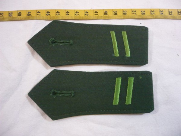 Baden-Wuerttemberg: Schulterklappen Frepo Baden-Württemberg grün, 2 Balken grün 5mm für 10 Jahre, Knopfloch