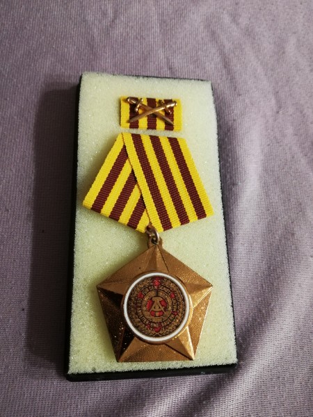 DDR Kampforden "Für Verdienste um Volk und Vaterland" Bronze 15d