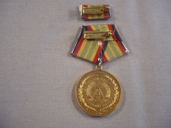 Medaille für treue Dienste in der Nationalen Volksarme, in Gold