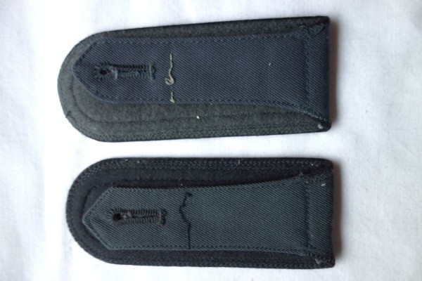 Schulterklappen Unteroffizier, Pioniertruppe, dunkelgrau mit Lasche