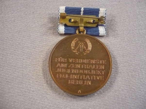 Medaille für Verdienste am Zentralen Jugendobjekt FDJ-Iniative Berlin in Bronze