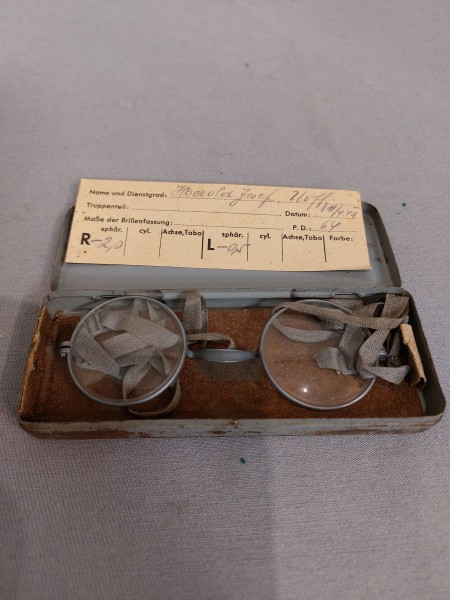 Wehrmacht Masken Brille im Etui mit Namenszettel innen
