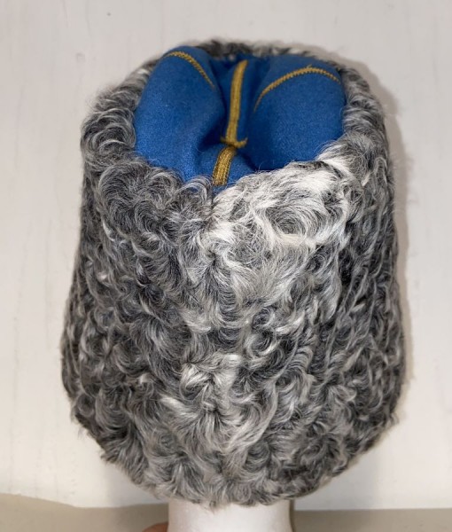 Wintermütze - Papacha - Größe ca. 58 - Deckel hellblau mit goldenen Streifen