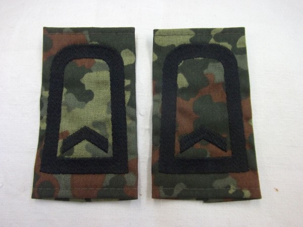 Rangschlaufen Feldwebel, schwarz auf Flecktarn