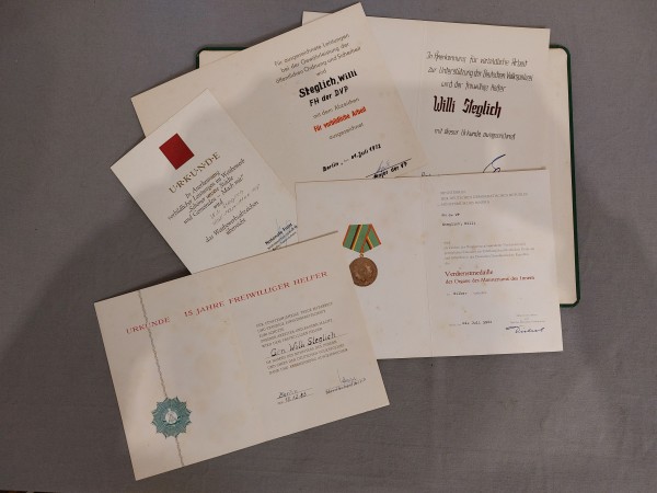 DDR 5 Urkunden freiwilliger Helfer der Volkspolizei