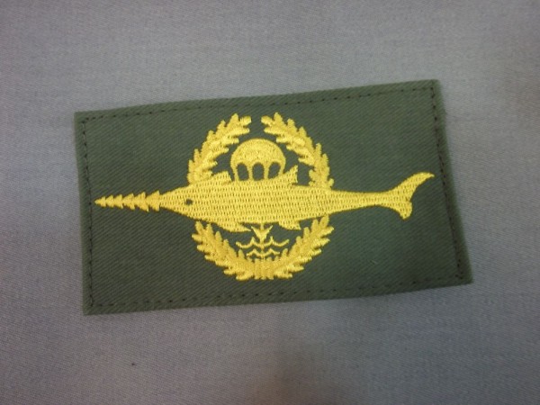Tätigkeitsabzeichen, Kampfschwimmer Gold auf oliv maschinengestickt, große Ausführung