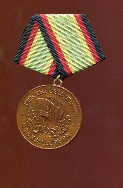 DDR Medaille für treue Dienste in den Grenztruppen in Bronze Bartel 286d