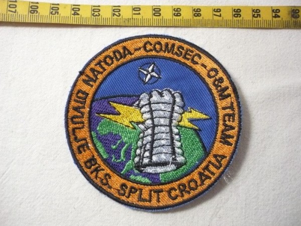 Verbandsabzeichen O&M Team SFOR NATODA- COMSEC- DIVULJE BKS.SPLIT CROATIA