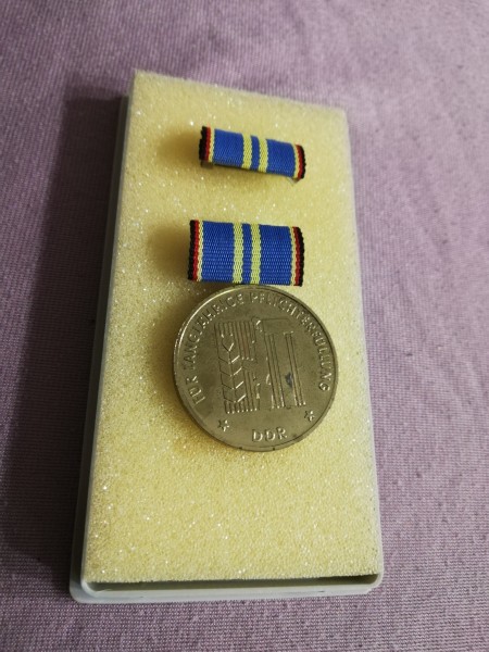 DDR Medaille für langjährige Pflichterfüllung Landesverteidigung der DDR für 35 bzw 40 Jahre