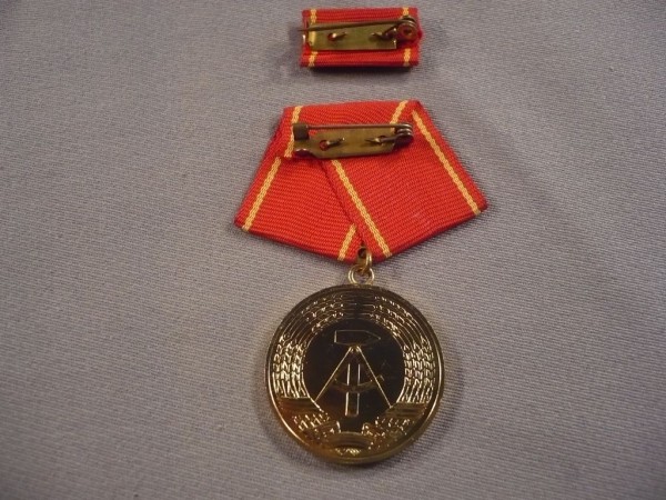 Medaille für Treue Dienste in den Kampfgruppen der Arbeiterklasse in Gold