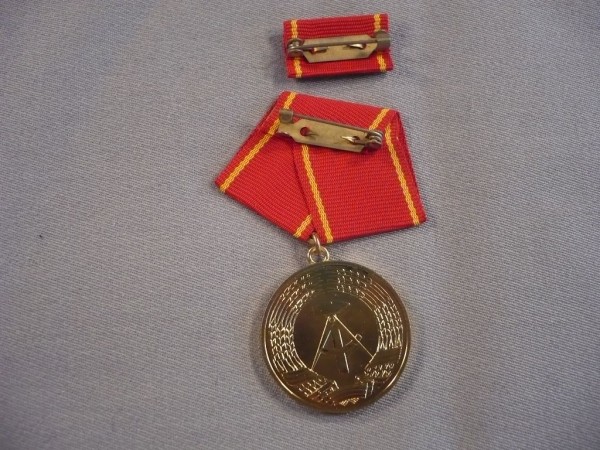 Medaille für Treue Dienste in den Kampfgruppen der Arbeiterklasse in Gold