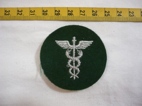 Bayern: Laufbahnabzeichen, Polizei Bayern, Merkurstab in silber Lurex maschinengestickt auf moosgrün