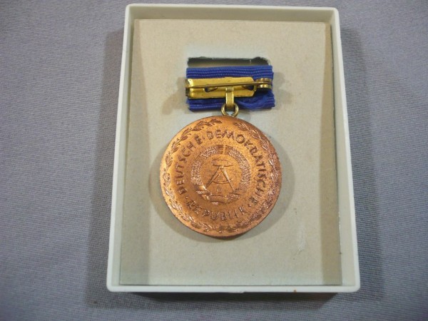 Pestalozzi Medaille für treue Dienste in Bronze