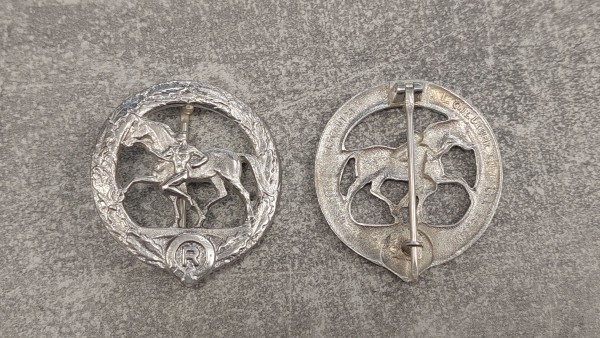 3.Reich Deutsches Pferdepflegerabzeichen mit R in Silber