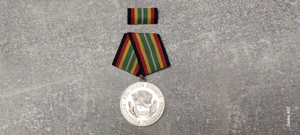 DDR Medaille für treue Dienste in der NVA 900er Silber