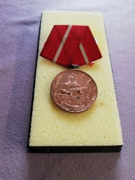 DDR Medaille für treue Dienste Kampfgruppen der Arbeiterklasse in Sbronze Bartel 207a