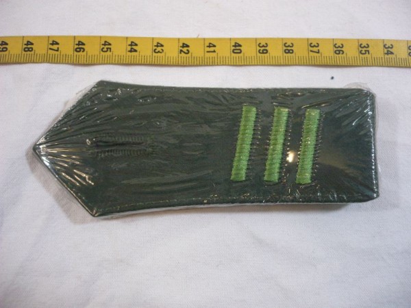 Baden-Wuerttemberg: Schulterklappen Frepo Baden-Württemberg grün, 3 Balken grün 5mm für 15 Jahre, Knopfloch