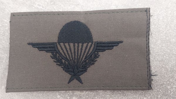 Frankreich Fallschirmspringerabzeichen FR schwarz auf oliv mit Stern