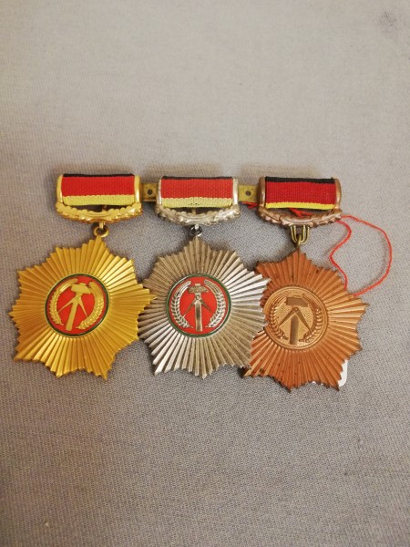 DDR Ordensspange Vaterländischer Verdienstorden Gold (3g) Silber (4g) Bronze (5a)
