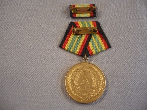 Medaille für treue Dienste in der Nationalen Volksarme, in Gold