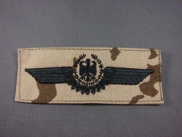Tätigkeitsabzeichen, Militärluftfahrzeugführer schwarz auf Wüstentarn/ Tropentarn Flugzeugführer Doppelschwinge