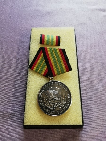 DDR Medaille für treue Dienste in der NVA in Gold Bartel 149e