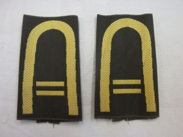 Rangschlaufen Maat Bootsmannanwärter gelb in oliv gewebt