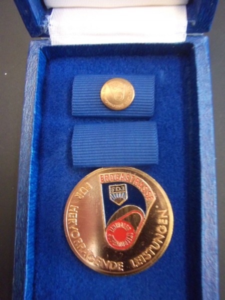 Medaille im Etui - FDJ - Erdgas Trasse - Zentrales Jugendobjekt - Für Hervorragende Leistungen Bild ist ein Muster!!!
